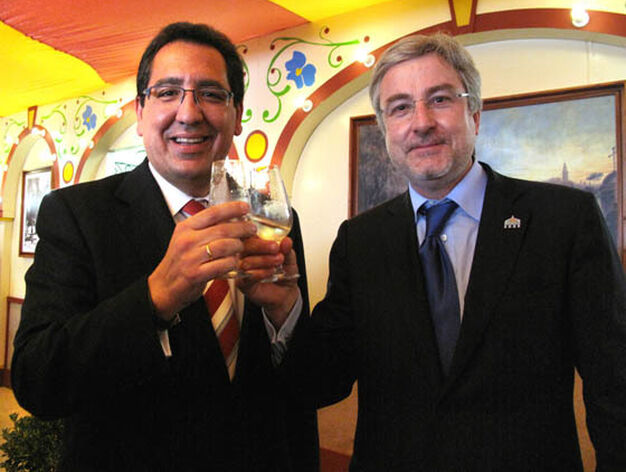 Antonio Pulido y Enrique Go&ntilde;i, copresidentes de Cajasol Banca C&iacute;vica.

Foto: Victoria Ram&iacute;rez