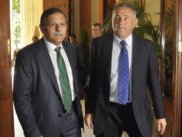 El administrador judicial, Jos&eacute; Antonio Bosch, con el presidente del Betis, Rafael Gordillo.

Foto: Antonio Pizarro - Manuel G&oacute;mez