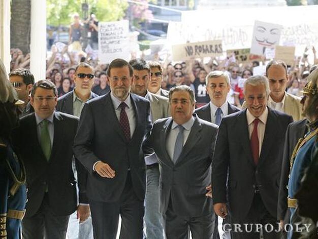 Sanz, Rajoy, Zoido y Arenas, entrando en el Ayuntamiento

Foto: Antonio Pizarro - Manuel G&oacute;mez