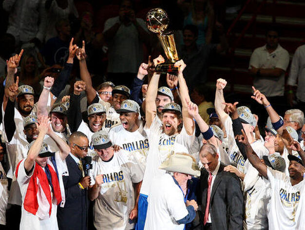 Dallas Mavericks gana su primer campeonato de la NBA tras vencer a Miami Heat. / EFE