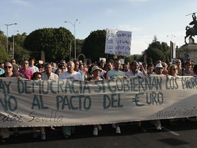 Ambiente pac&iacute;fico y festivo en la manifestaci&oacute;n de los indignados.

Foto: Juan Carlos Munoz