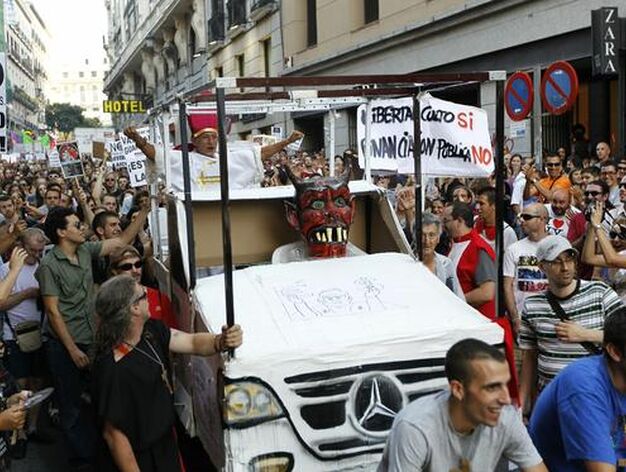 Manifestaci&oacute;n contra la visita del Papa.

Foto: efe