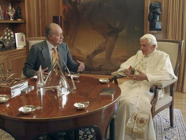 Benedicto XVI mantiene un encuentro con don Juan Carlos.

Foto: EFE