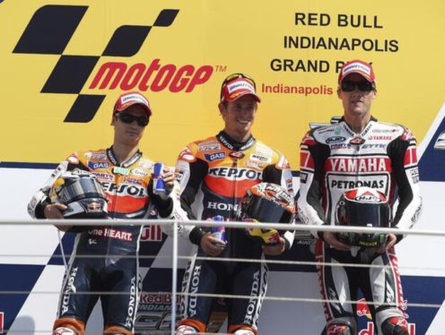 El podio de MotoGP: Stoner, Pedrosa y Spies.

Foto: efe