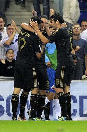El Real Madrid destroz&oacute; a la contra al Espanyol con tres goles de Higua&iacute;n y uno de Callej&oacute;n.

Foto: AFP