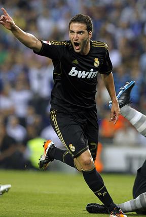 El Real Madrid destroz&oacute; a la contra al Espanyol con tres goles de Higua&iacute;n y uno de Callej&oacute;n.

Foto: Reuters