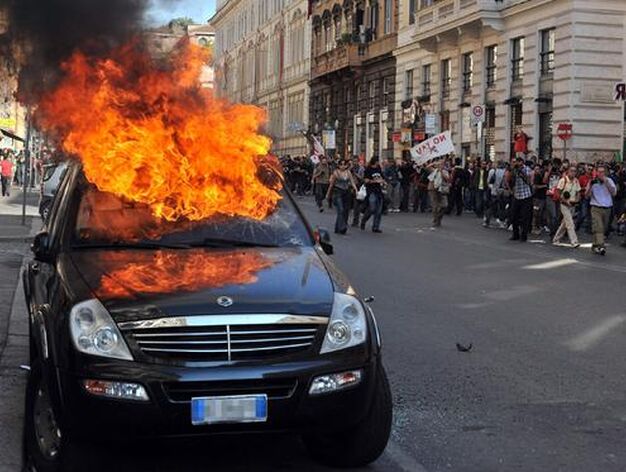 Disturbios en la manifestaci&oacute;n de Roma

Foto: efe