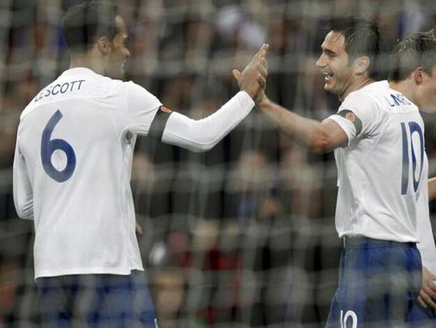 Espa&ntilde;a cae ante Inglaterra en un amistoso en Wembley (1-0). / Reuters