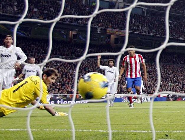 El Real Madrid golea al Atl&eacute;tico en el derbi madrile&ntilde;o (4-1). / EFE