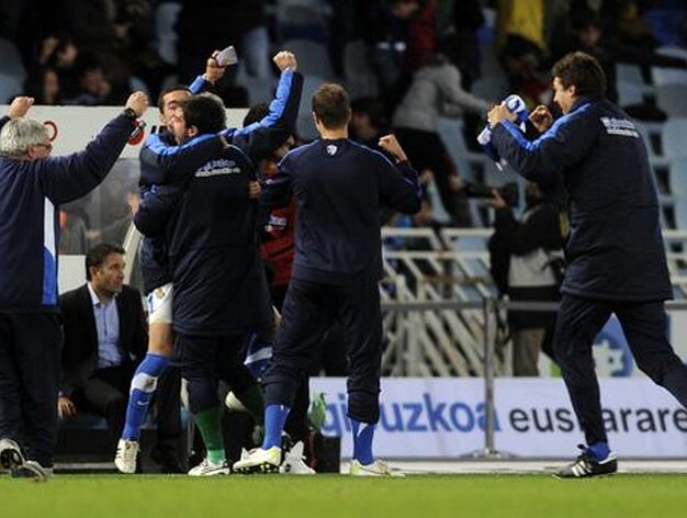 La Real Sociedad gana al M&aacute;laga tras una espectacular remontada (3-2)

Foto: Javier Etxezarreta / Efe