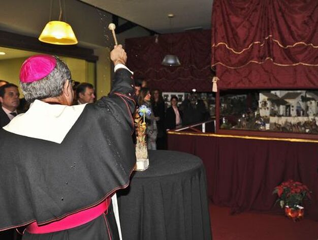 Momento de la bendici&oacute;n del nacimiento por parte del arzobispo Asenjo.

Foto: J. C. V&aacute;zquez y Victoria Hidalgo