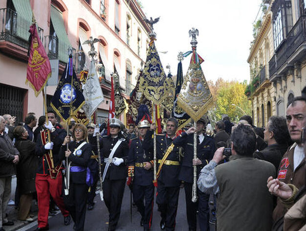 Setenta bandas procesionales de toda Espa&ntilde;a desfilan por Sevilla. / Manuel G&oacute;mez