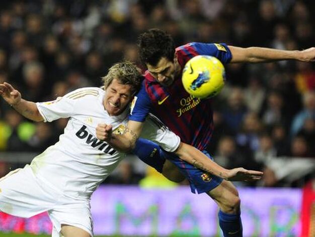 El Barcelona vence al Real Madrid a domicilio (1-3). / AFP