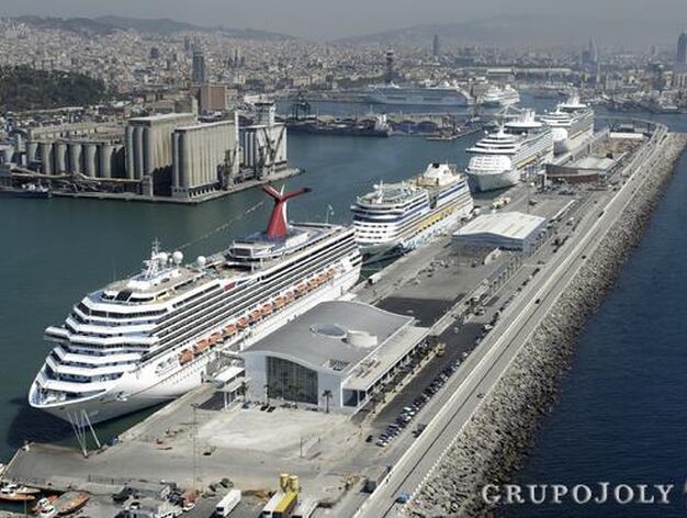 Concentraci&oacute;n de cruceros en el puerto de Barcelona