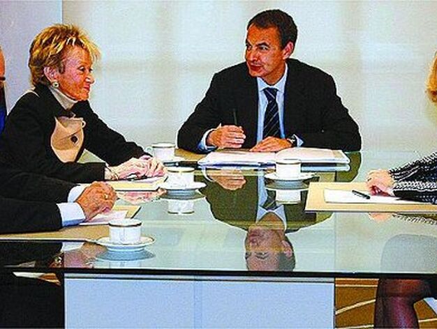 14 de abril de 2009: Reuni&oacute;n del presidente del gobierno con sus tres vicepresidentes: Manuel Chaves, Maria Teresa Fernandez de la Vega y Elena Salgado.

Foto: Reuters
