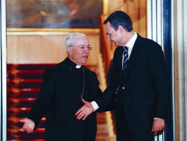 14 de febrero de 2008: El desencuentro con el Vaticano fue la tonica del Gobierno de Zapatero. En la foto se aprecia la frialdad en el salido del presidente con el embajador de la Santa Sede en Espa&ntilde;a, Manuel Monteiro. 

Foto: EFE