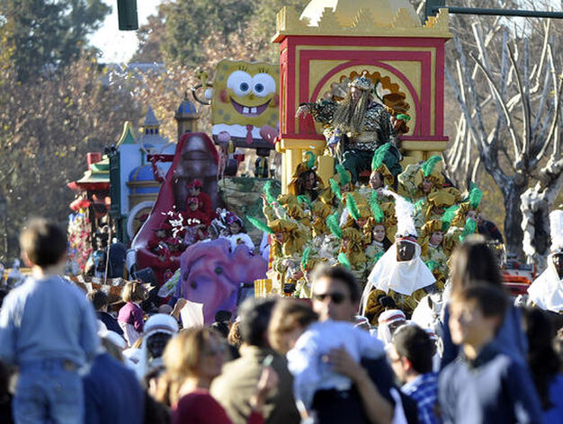 Las carrozas de la Cabalgata de Reyes Magos recorren las calles de la ciudad.

Foto: Manuel Gomez