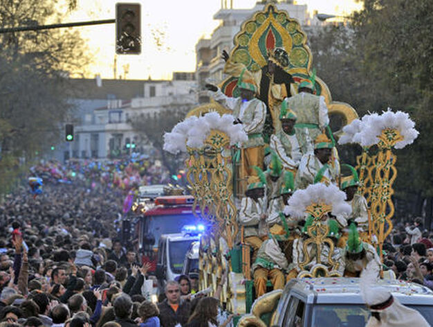 Las carrozas de la Cabalgata de Reyes Magos recorren las calles de la ciudad.

Foto: Manuel Gomez, Juan Carlos Vazquez