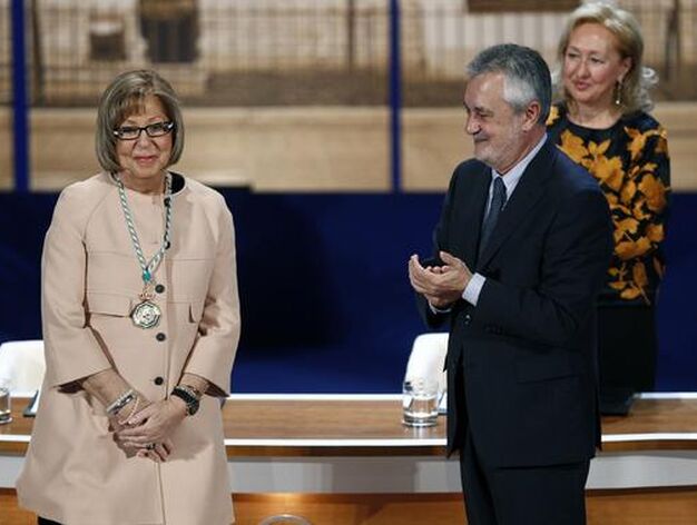 Adelaida de la Calle, tras recibir su Medalla de Andaluc&iacute;a.

Foto: Antonio Pizarro