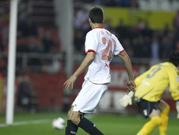 El Sevilla acumula tres victorias consecutivas tras vencer al Mallorca en casa (3-1). / Antonio Pizarro