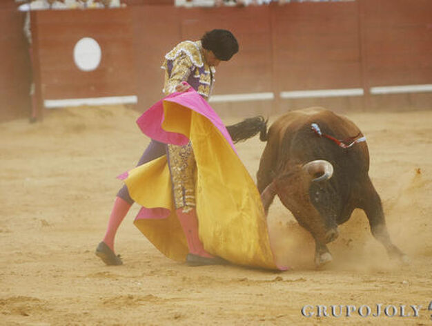 El Cid dej&oacute; una serie de lances por ver&oacute;nicas de mucha calidad en el ruedo de la plaza de Jerez, de r&aacute;pido eco entre los aficionados.

Foto: Juan Carlos Toro