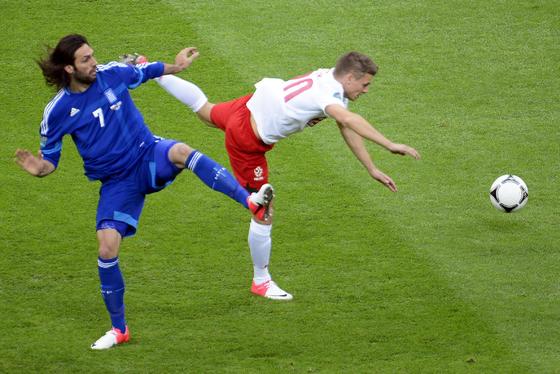 Polonia y Grecia empatan 1-1 en un interesante partido inaugural con dos expulsados, pol&eacute;mica y un penalti fallado.

Foto: EFE