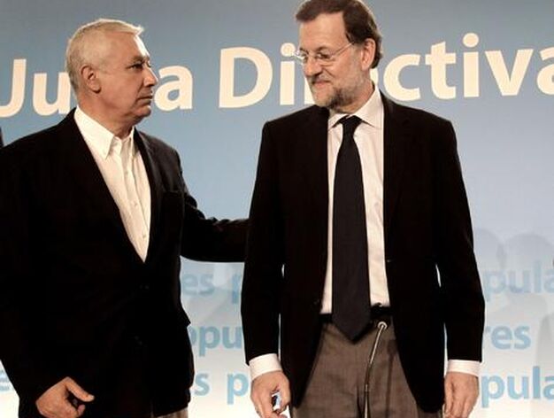 Rajoy, Arenas y Zoido, entre otros, acuden a la Junta Directiva Nacionald del PP realizada en Sevilla.

Foto: Antonio Pizarro