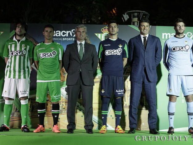 Las nuevas equipaciones de la temporada 2012-2013.

Foto: Antonio Pizarro