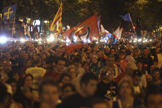 Los mineros llegan a Madrid tras una larga marcha protesta, de m&aacute;s de 400 kil&oacute;metros, por el cierre de la miner&iacute;a.

Foto: EFE