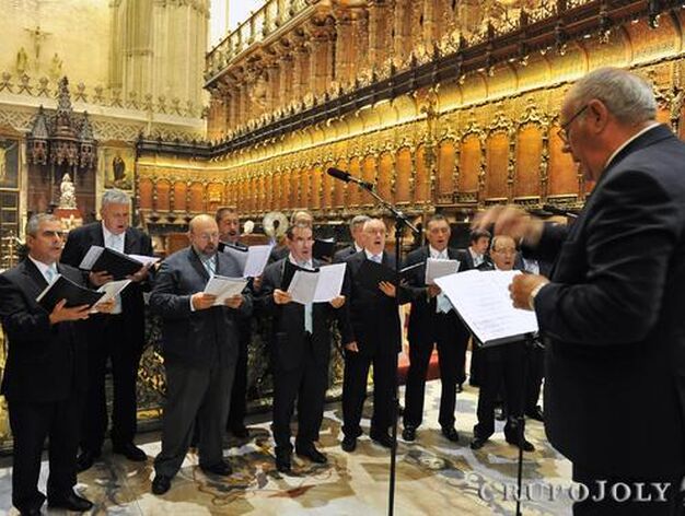 El coro de la Patrona. 

Foto: Juan Carlos V&aacute;zquez