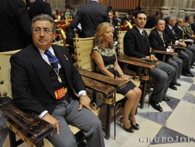 El alcalde de Sevilla tambi&eacute;n acude al acto. 

Foto: Juan Carlos V&aacute;zquez