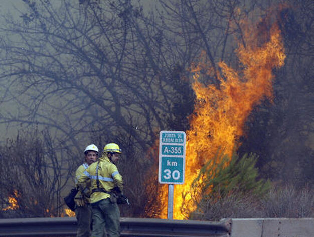 El incendio, extendido por los municipios de Alhaur&iacute;n el Grande, Mijas, Oj&eacute;n, Monda y Marbella

Foto: Sergio Camacho