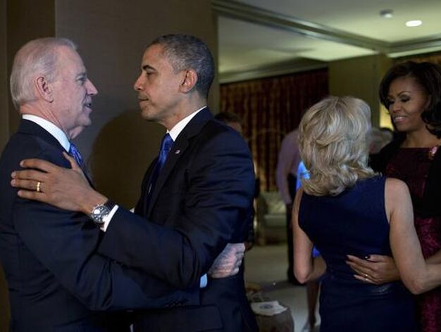 Obama y Biden antes de salir a hablar al pa&iacute;s.

Foto: Reuters