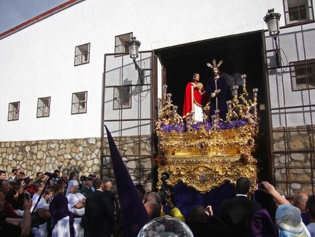 Nuestro Padre Jes&uacute;s Cautivo ante Pilatos. Hermandad de Torreblanca.

Foto: Bel&eacute;n Vargas