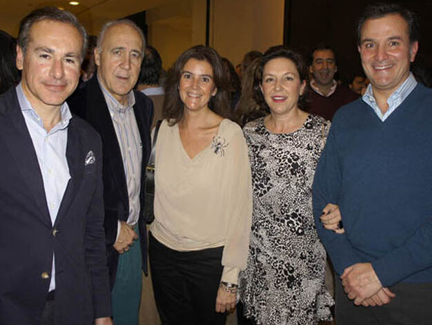 Ignacio Rioja, el notario Jos&eacute; Mar&iacute;a  Florit, Teresa Losada, y Maribel y Rodrigo Siles (Ceade).

Foto: Victoria Ram&iacute;rez