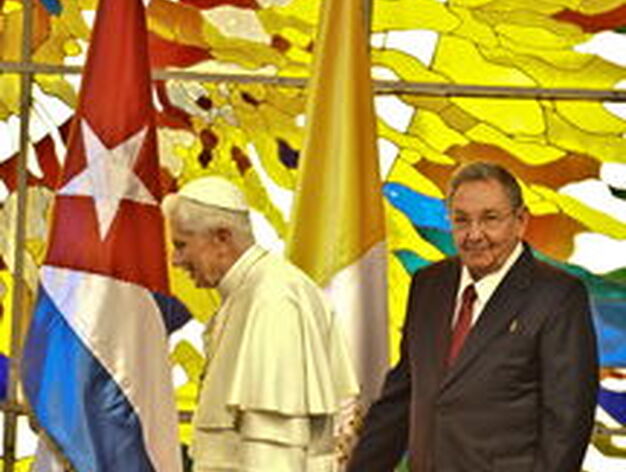 El Papa junto a Ra&uacute;l Castro en Cuba.

Foto: Efe