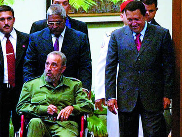 Ch&aacute;vez junto a Fidel Castro en el a&ntilde;os 2004.

Foto: Reuters