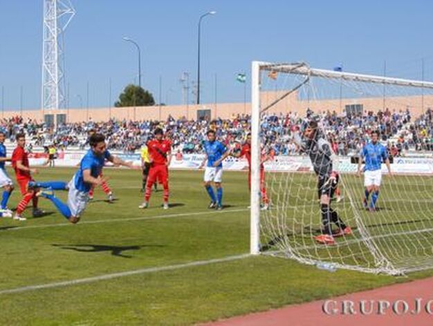 Los azulinos derrotan al filial sevillista (2-1) y regresan a la zona noble de la tabla.

Foto: Rioja