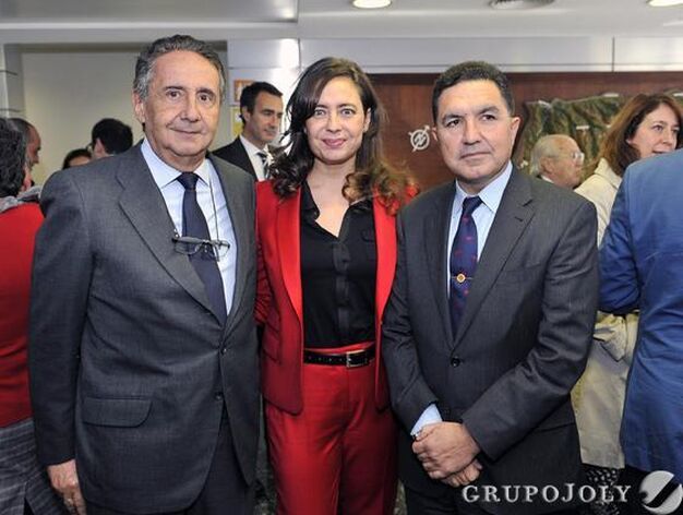 Jos&eacute; Luis Manzanares Jap&oacute;n, Ana Manzanares y Gaspar Llanes.

Foto: Juan Carlos V&aacute;zquez