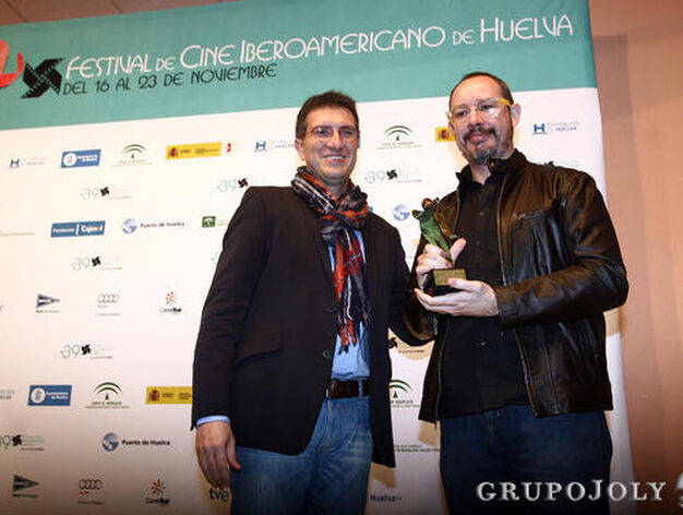 Javier Chaparro, director de 'Huelva Informaci&oacute;n', y el director Roberto Flores. 

Foto: A.Dominguez/J.Correa