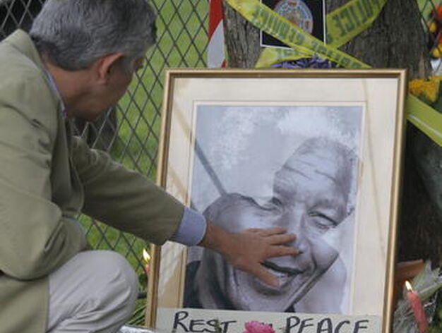 Concentraciones en Johannesburgo en recuerdo de Mandela.

Foto: EFE