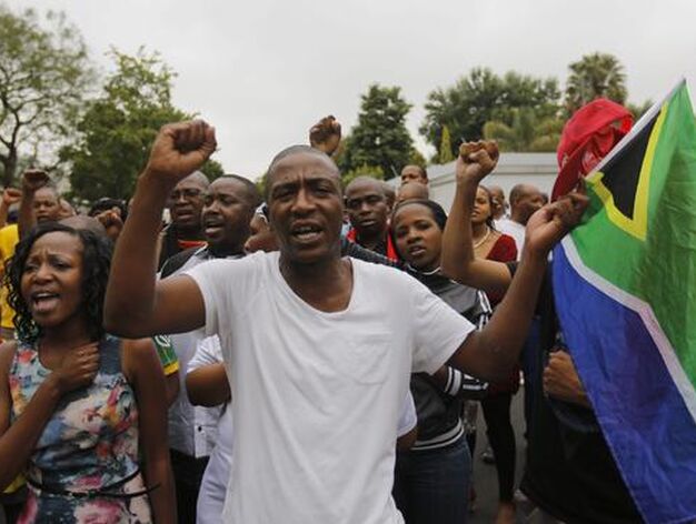 Concentraciones en Johannesburgo en recuerdo de Mandela.

Foto: EFE