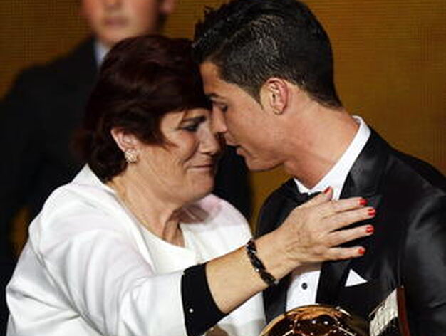 Cristiano Ronaldo y su madre Maria Dolores dos Santos

Foto: EFE