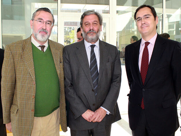 F&eacute;lix Moreno de la Cova (FYS Agr&iacute;cola), Armando Beca (BNP) y Patricio Molina-Sp&iacute;nola (Garrigues), ponente del foro.

Foto: Victoria Ram&iacute;rez