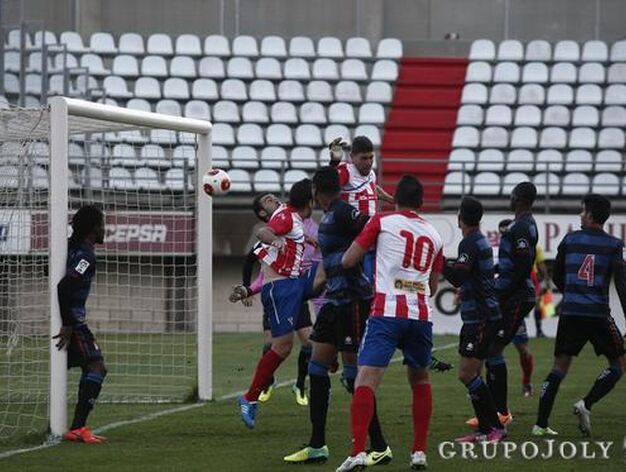 El Algeciras cae ante el Granada B (1-2) y no escapa del peligro a falta de tres jornadas

Foto: Erasmo Fenoy
