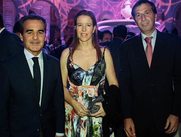 Rafael Herrador (La Caixa), Liliana Arias y Juan Manuel Le&oacute;n de la Vara.

Foto: Victoria Ram&iacute;rez