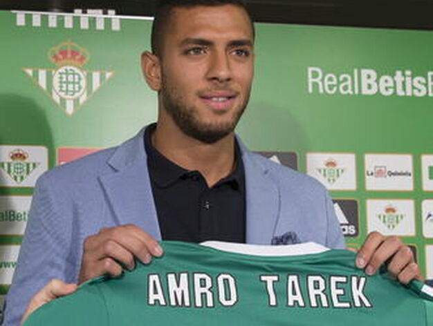 La im&aacute;genes de la presentaci&oacute;n de Tarek como nuevo jugador del Betis

Foto: Antonio Pizarro