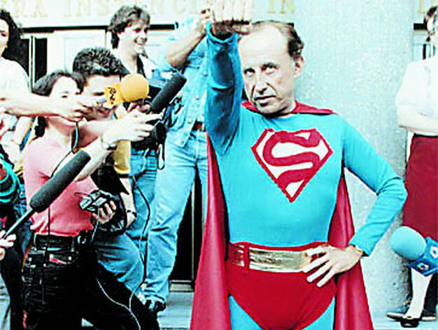 Jos&eacute; Mar&iacute;a Ruiz-Mateos vestido de Superman en 1992.

Foto: Grupo Joly