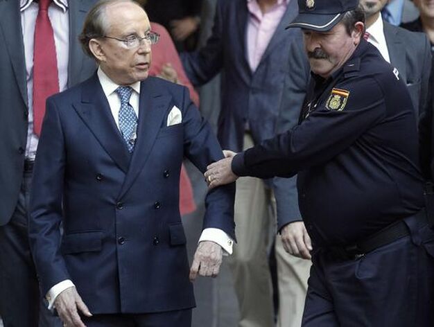 Jos&eacute;  Mar&iacute;a  Ruiz-Mateos, a su salida de la Audiencia Nacional escoltado por la Polic&iacute;a en 2011.

Foto: Reuters