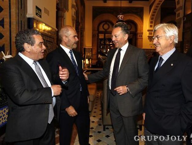 Augusto Delk&aacute;der, presidente de Prisa Radio; Manuel Chaves, Jos&eacute; Joly y el abogado Francisco Baena.